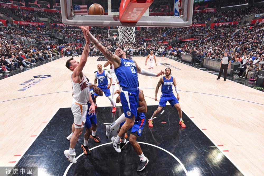 的年轻中场 的年轻中场